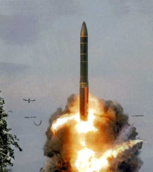Tên lửa xuyên lục địa RS-24 của quân đội Nga phóng thử đầu tiên năm 2007